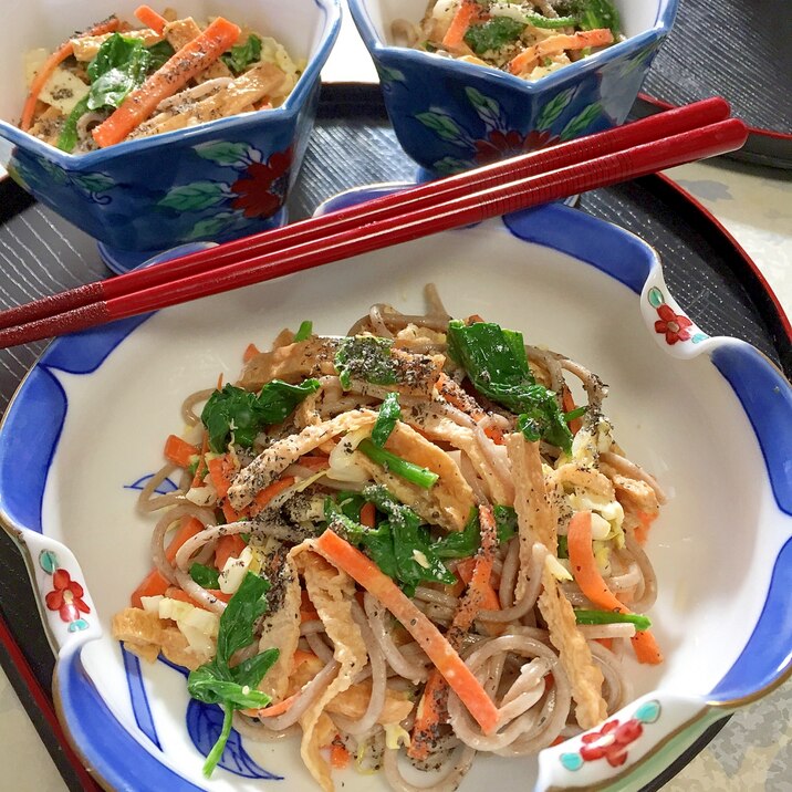 白菜の芯が甘い♪キツネとほうれん草の★蕎麦サラダ